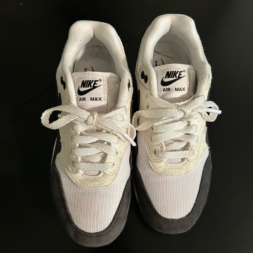 Women’s Nike Air Max 87 White and Black Sneakers Size 6.5